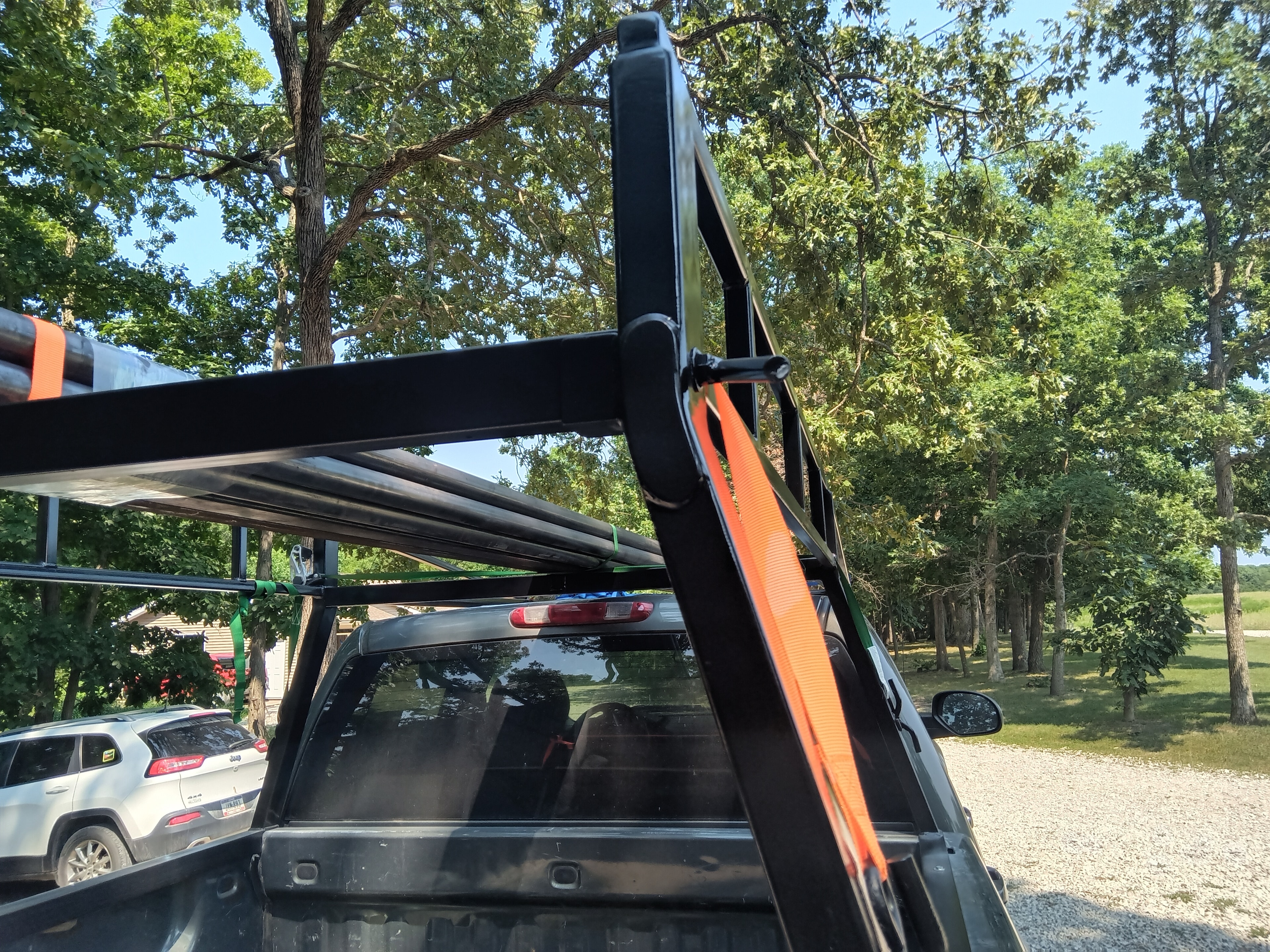 T~RAX rack upright and crossbar detail